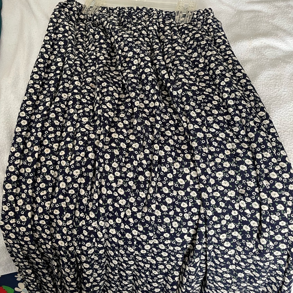 Skirt/Matching Scarf. Andrea Gayle Petites. Size PMed - Picture 3 of 6